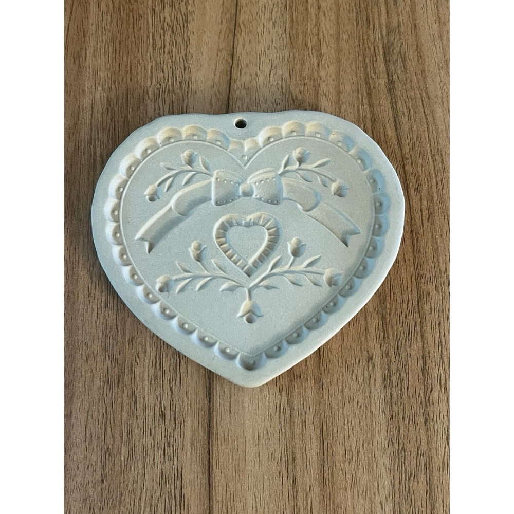 Pampered Chef Vintage 1992 Stoneware Sweet Heart Cookie Mold Bow Flowers